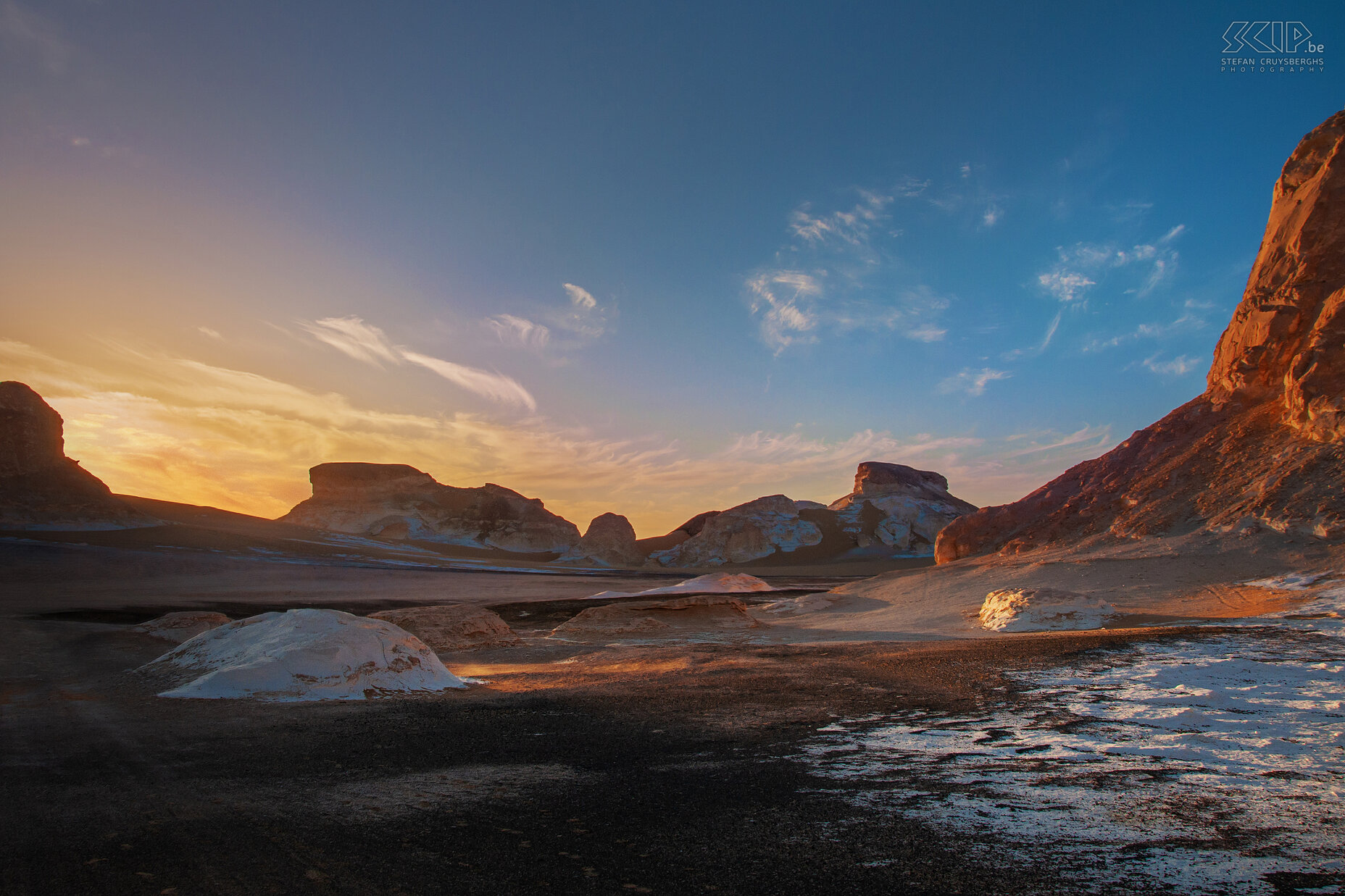 El Aqabat - Al-Khour - Sunset The marvelous evening light on the limestone underground between sand dunes and high rocks of the El Aqabat area which lies east of the big road through the Western Desert. Stefan Cruysberghs
